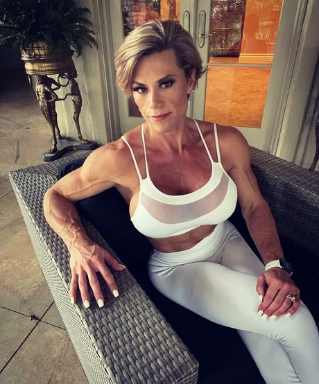 Dona Lyann Pohl exklusive nette bilder