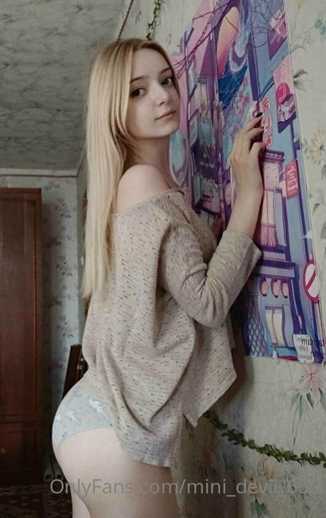 mini devil 666 schöne sexy fotos
