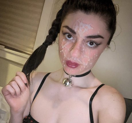 KiraChats model exklusive fotos