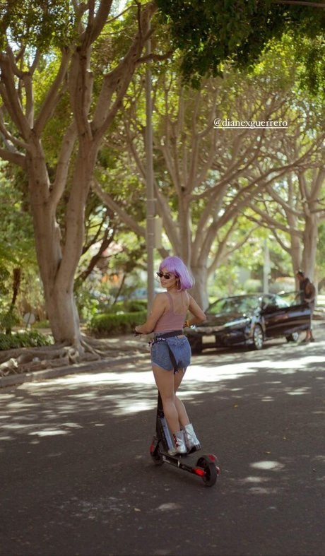 Diane Guerrero sexy exklusive foto