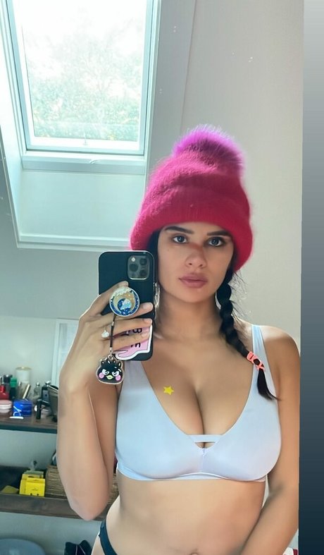 Diane Guerrero kunst sexy bild