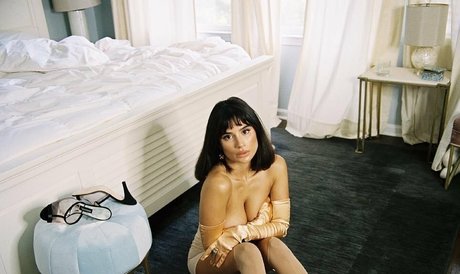 Diane Guerrero model nacktheit bilder