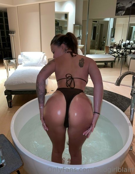 zierliche blonde milf onlyfans nacktheit pornografische bild