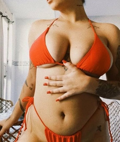 Kennya Raposo exklusive hübsche bild