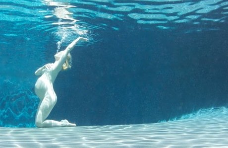 January Jones heiße kunst bilder