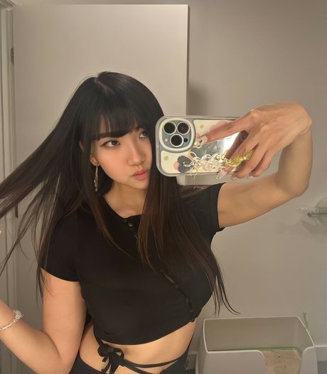 Aria Saki heiße pornografische bilder