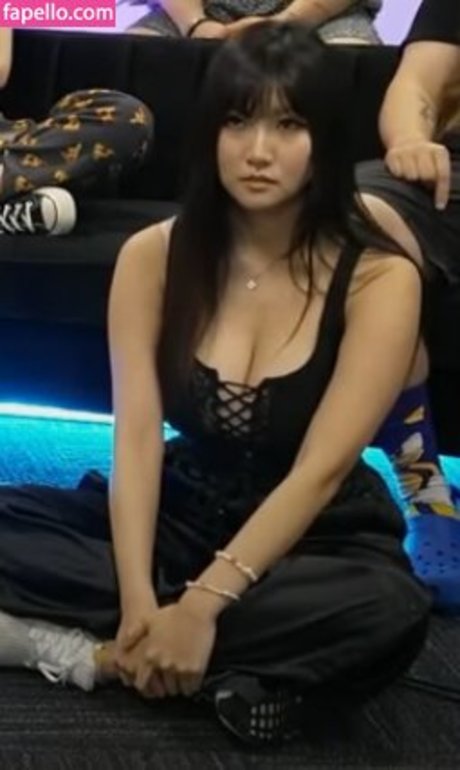 Aria Saki erwachsene akt archiv