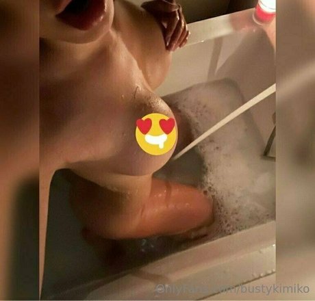 bustykimiko schauspielerin porno bild