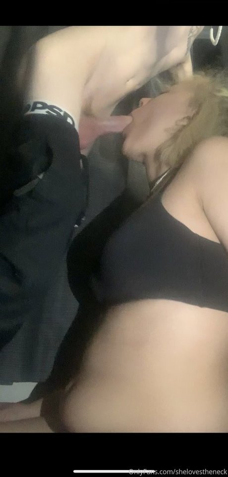 Long Neck model xxx galerie