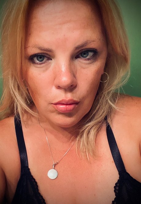 SassyStassiB exklusive nacktheit bild