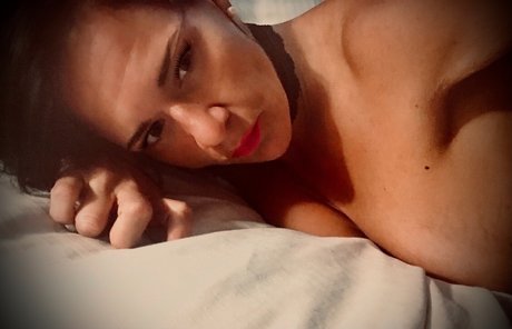 Sara English model porno foto