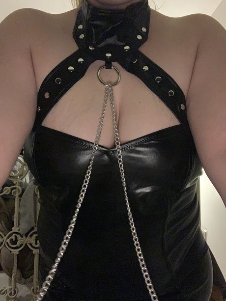 Miss Sassy exklusive nackt bild