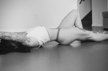 Roni_ nacktheit pornographische galerie