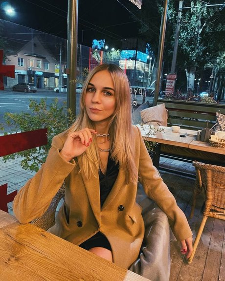 JUICEGIRL007 erotische schöne bild