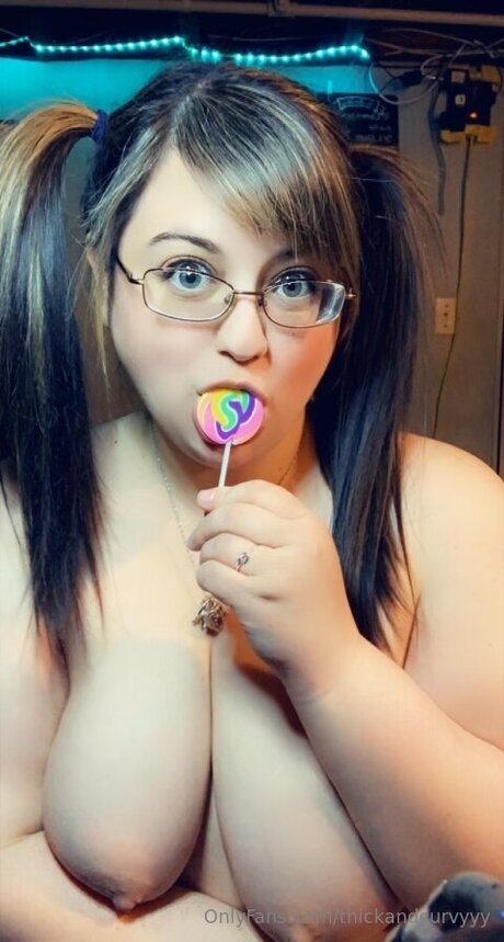 Thick and Curvy pornostar nacktheit foto