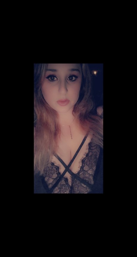 Thic Barbie model akt bild