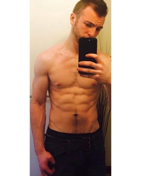 ZackThrowingBack schöne pornographische foto