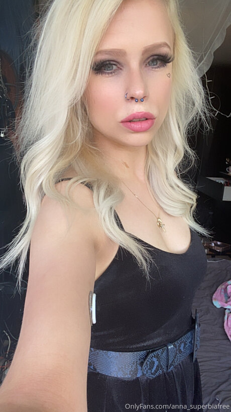 blonde sekretärin onlyfans exklusive archiv