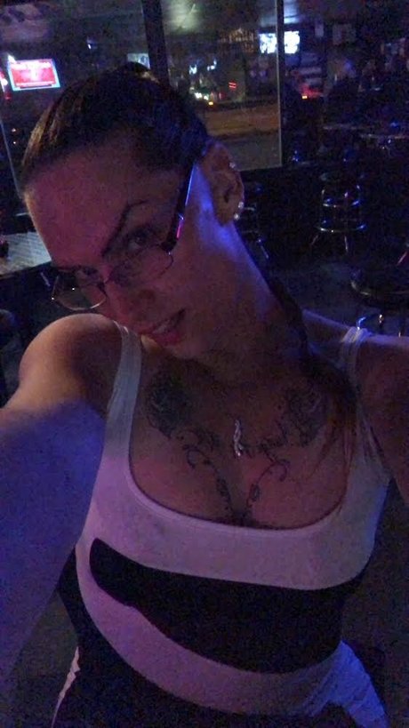 NikkieDickie porno pornostar foto