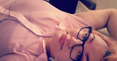 Twotriyin nackt sexy galerie