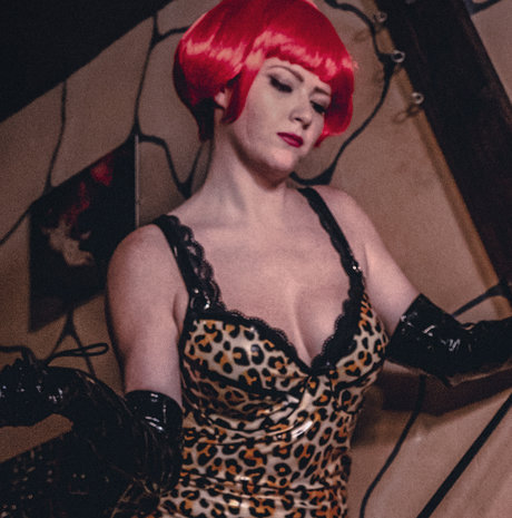 Lady Caty kostenlose sexy galerie