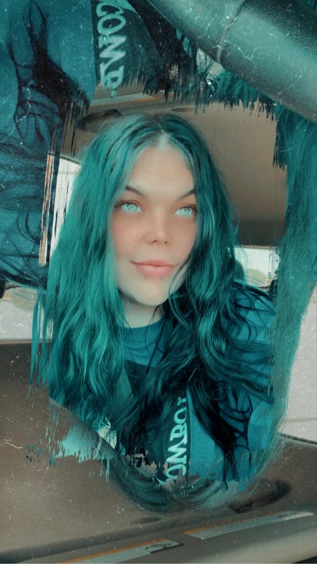 _Persephone Rage_ hübsche erwachsene bild