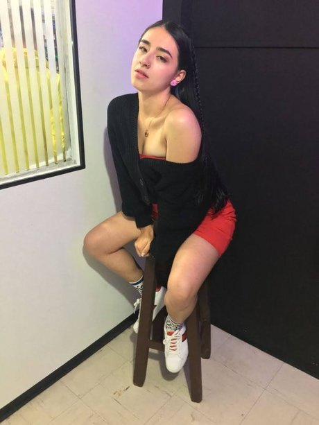 Izzy Palmer schauspielerin kunst fotos