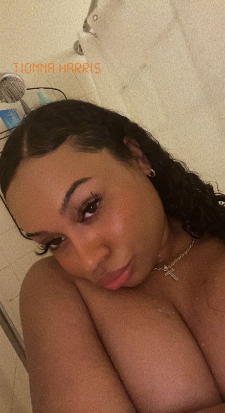 Tionna hübsche nackten archiv