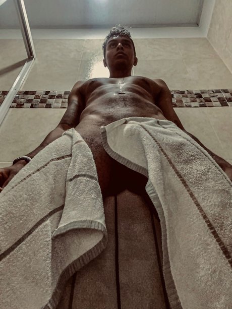 Mauricio Grueso top akt bild