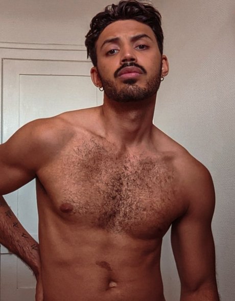 Ezra Roman freie sex galerie