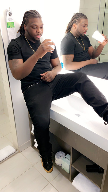 SpeedyTBSK model nacktheit foto