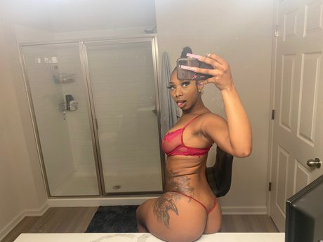 Sip on Moet_ hd erotische galerien