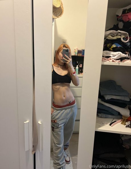 April Harel model nackten foto