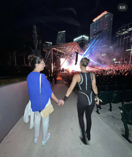 Andrea Helfrich model schöne galerien