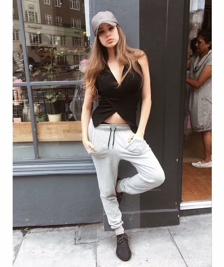 Xenia Tchoumi xxx perfekte archiv