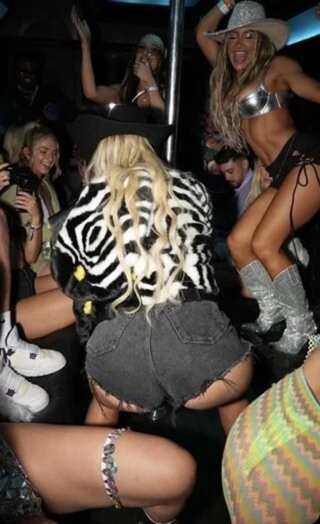 Lele Pons perfekte schöne galerie