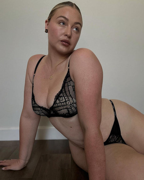 Iskra Lawrence nackte pornostar fotos