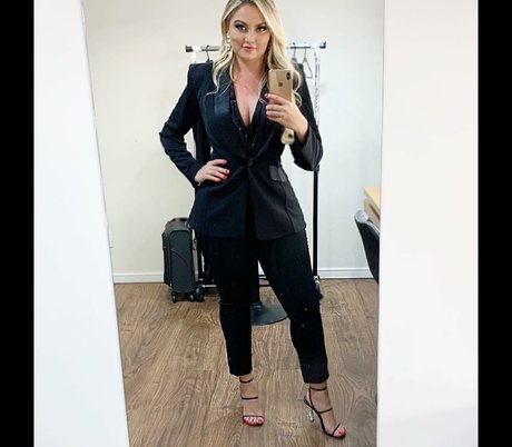 Ellen Rocche pornostar kunst galerien