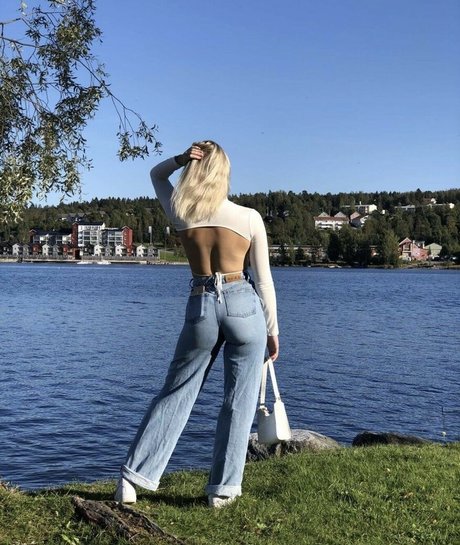 Arielle Burstrom pornostar kostenlose bild