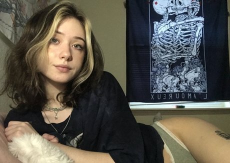 br4ttydeath model kunst galerie