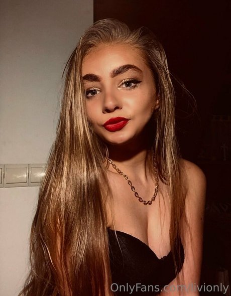 livionly hübsche nette foto