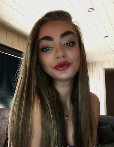 livionly nackten fotos