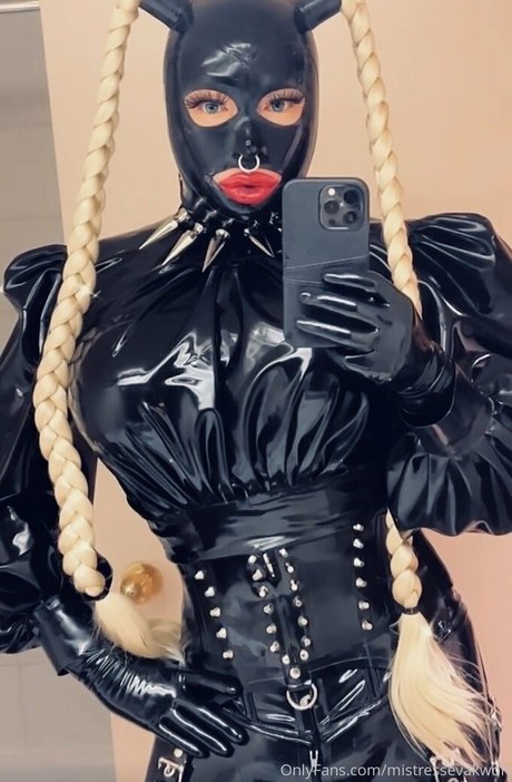 mistressyumi nackt pornostar foto