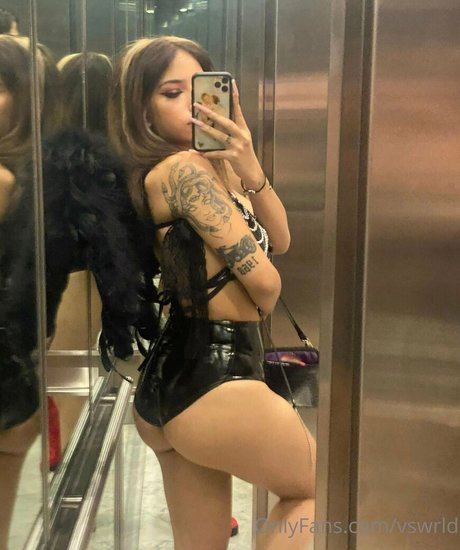 Vswrld model erotische fotos