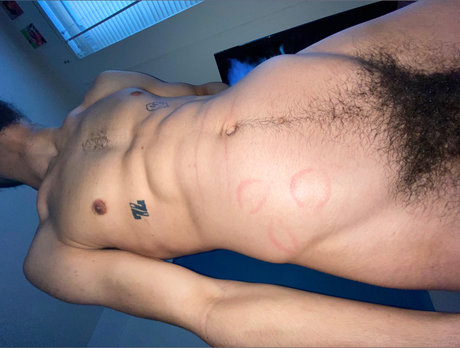 Troy Tate nette bild