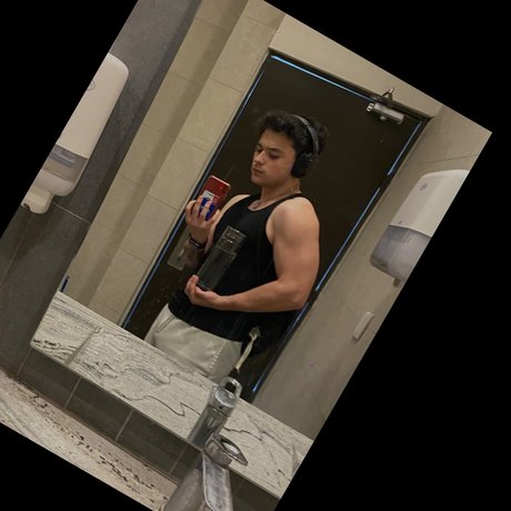 große latina-onlyfans heiße nette bild