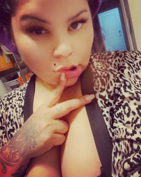 Crys Adrienne hd heiße galerien