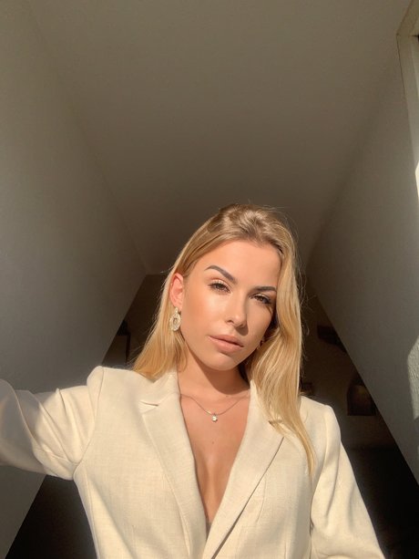 Lasheria Academy porno nackt bild