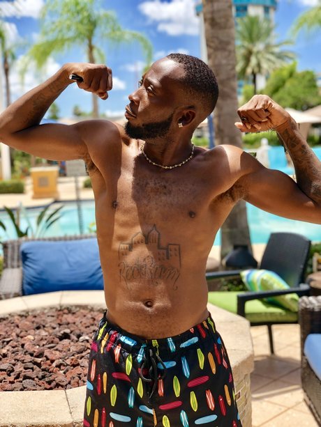 Tony Ball sexy nackte bild