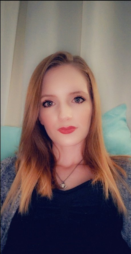 StrawberryAngel pornostar nackte foto